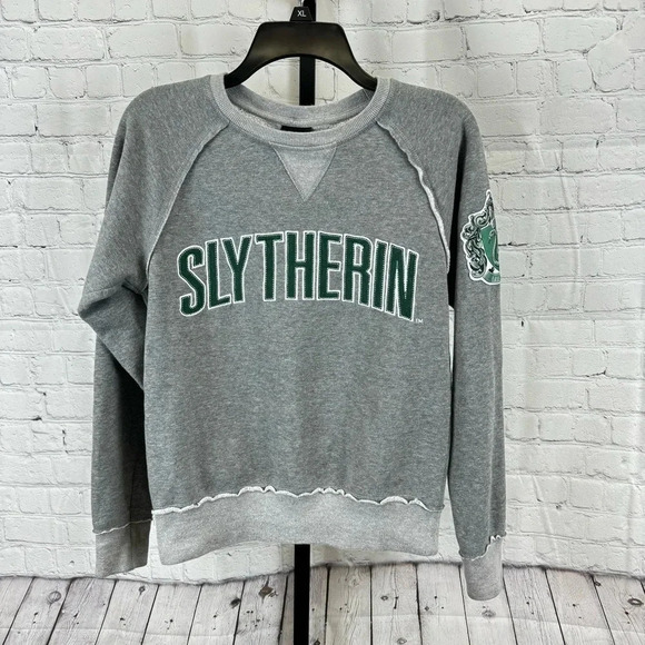 Harry Potter Wizarding World Universal Studios Slytherin Sweatshirt Size XS - Picture 1 of 6
